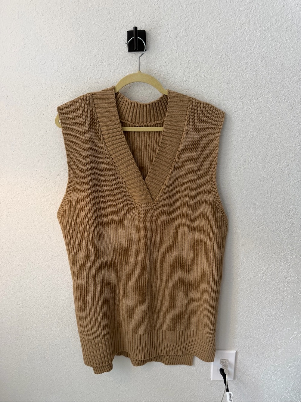 Sleeveless V-Neck Knit Sweater Vest - Camel